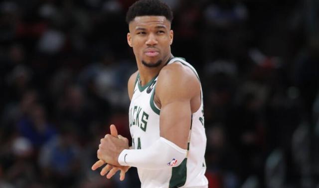 九游体育下载-雄鹿喜忧参半！豪取12连胜 字母哥却手腕受伤