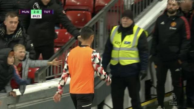 九游体育网地-提前离场回更衣室，名宿：C罗认为自己比曼联更大